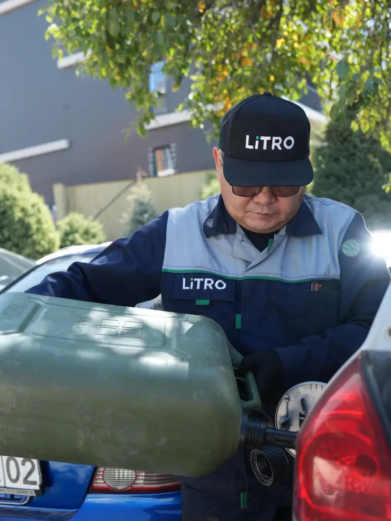 Мастер LiTRO подвозит топливо