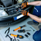 Audi 100: как заменить пластиковые клипсы и фиксаторы для устранения дребезга салона и подкапотки